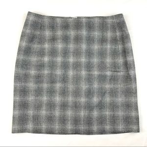 Banana Republic houndstooth plaid skirt